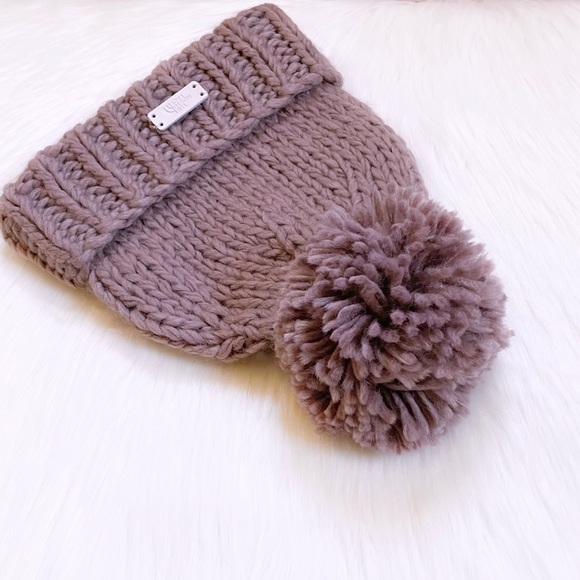 The North Face Women’s Coziest Hand Knit Beanie - Picture 3 of 7